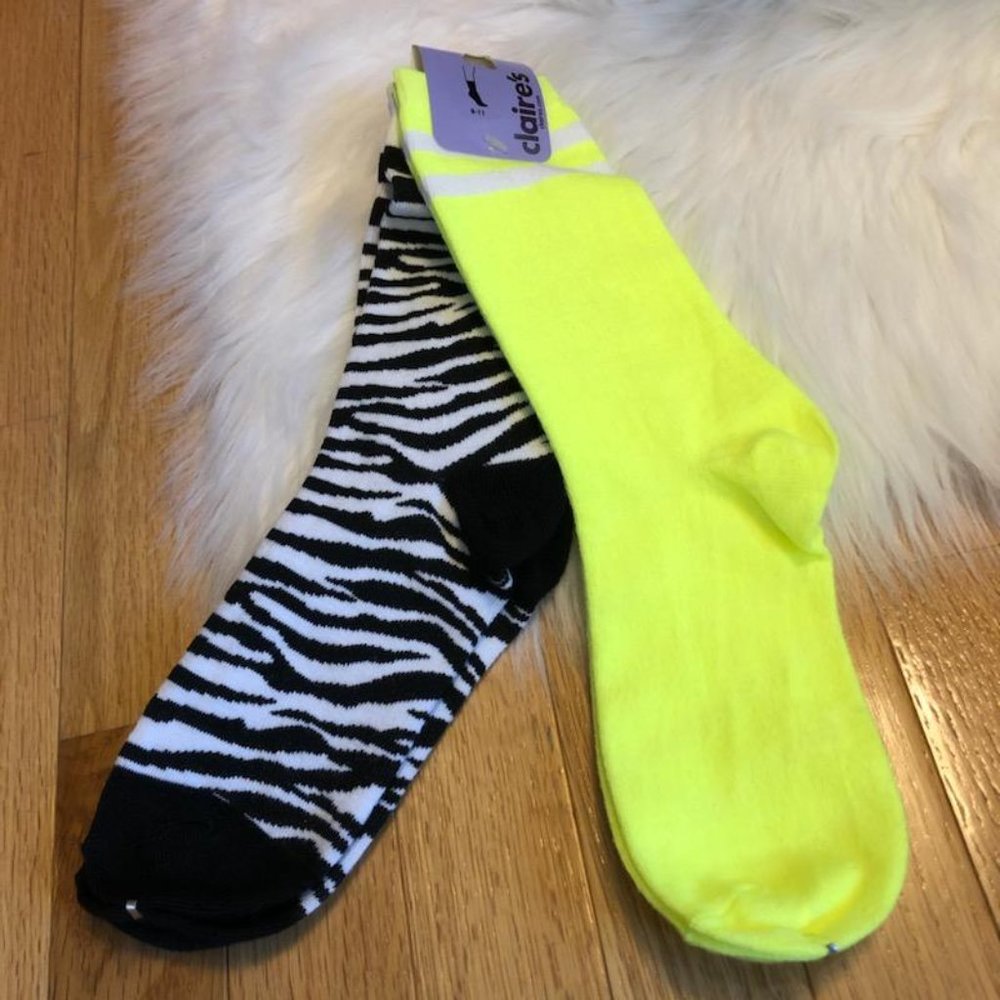 Over the Knee Neon Socks & Neon Hair Accessory Set - Picture 5 of 9